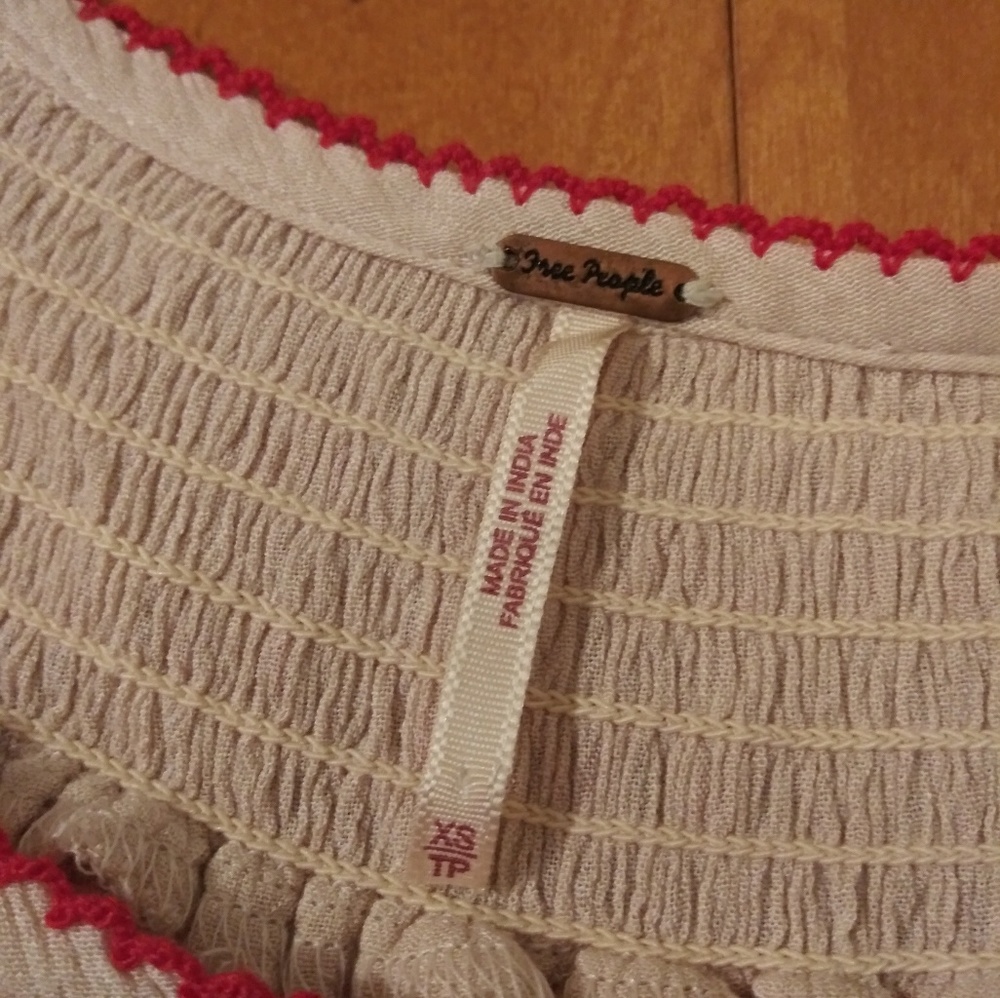 ❤Free People Embroidered Peasant Top❤ - Picture 3 of 4